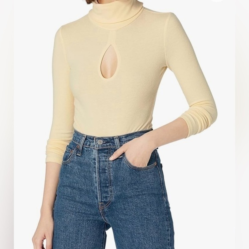 KENDALL + KYLIE Turtleneck Bodysuit With Keyhole in Vanilla Bean size S